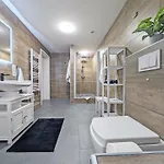 Golden By Bestime - 5br Haus Terrasse 2 Parkplaetze 10 Betten Trockner Tischfussball