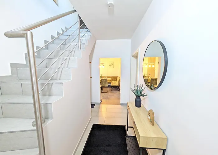 Bestime - Modernes 5br Haus Mit 2 Parkplaetzen Апартаменты