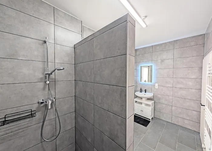 Bestime - Modernes 5br Haus Mit 2 Parkplaetzen Апартаменты *